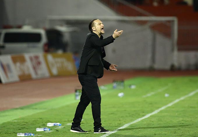 Lối đá và chiến thuật do HLV Popov áp dụng tại TC Viettel đã không còn hiệu quả, bị các đội bắt bài