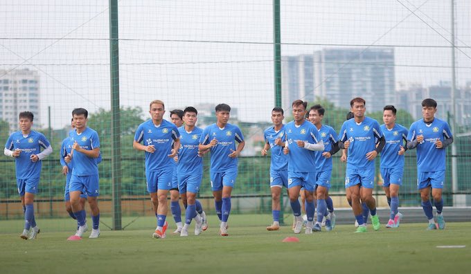 Bình Phước đang nỗ lực tập luyện cho trận đấu với Ninh Bình ở vòng 21. Ảnh: CTV